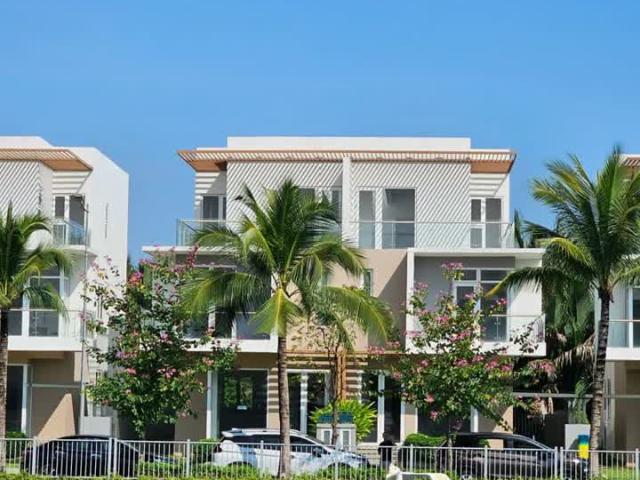 Bán nhanh nhiều nhà phố, biệt thự Quận 9. Giá từ 6.8 tỷ 9.5 tỷ. Gần Lakeview City Quận 2