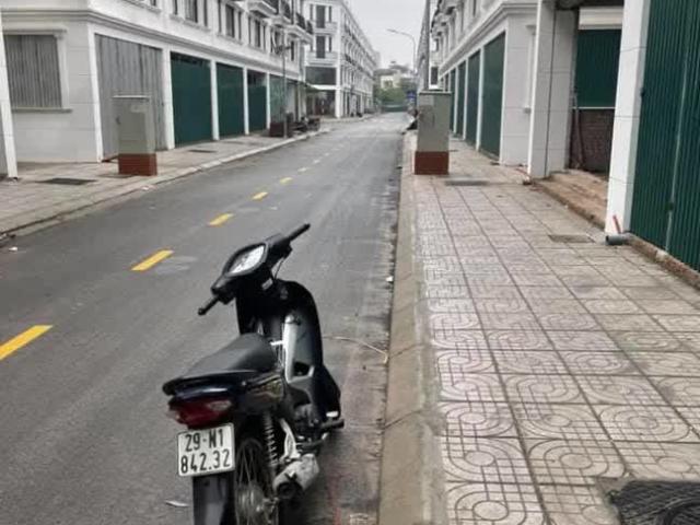 Bán nhanh Shophouse Sông Hồng Trâu Quỳ, 84m2, 4 tầng giá tốt. 0982852