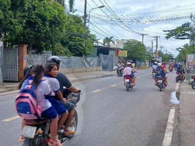 Bán đất tặng nhà ba tầng mặt tiền đường hẻm lớn sát Quốc Lộ 22 Củ Chi hơn 126m2 chỉ 5tỷ