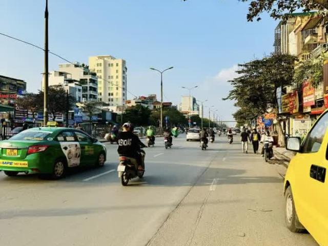 Bán Đất Tặng Nhà, Mặt Phố Giải Phóng, Kinh Doanh, 147m x 3T. Giá 16 tỷ