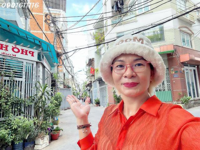 Bán đất tặng nhà mặt tiền hxh đường tôn thất thuyết, quận 4 ngang lớn hiếm10m*27m liên hệ giang: 093.86.76.685