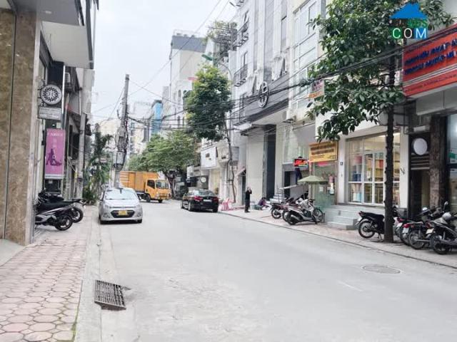 Bán đất tặng nhà phố Hoàng Cầu, 135m2, MT 9,5m, giá 36 tỷ, 2 mặt tiền, ngõ to như phố, kinh