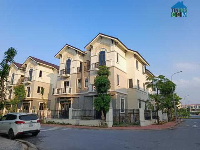Bán đất tặng biệt thự đẹp ven hồ sen rất chill