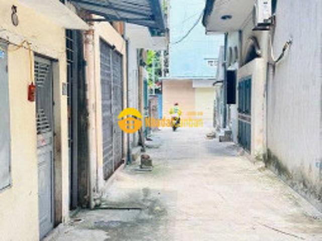 Bán đất lê văn hiến đông ngạc cạnh hv tài chính. 45m mt 4. Ô tô vào đất. Giá 12.8 tỷ