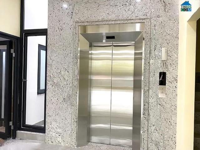 Bán tòa nhà mặt phố Trần Thái Tông, Cầu Giấy, DT145m²x 8 tầng, mt 8m, có hầm, thang máy