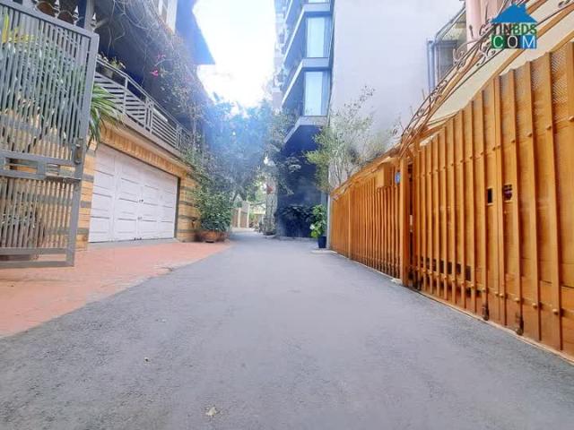 Bán tòa Apartment 9 tầng đường Tây Hồ, ô tô đỗ cửa, giá bán 80 tỷ