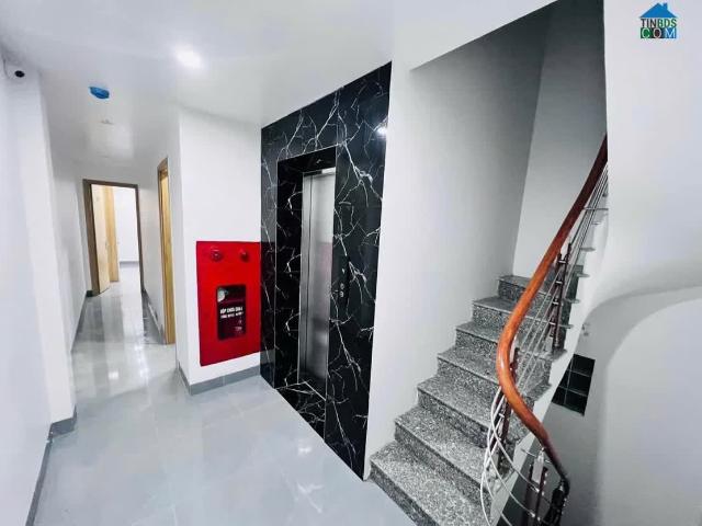 Bán tòa CCMN 399 Âu Cơ Lô góc 2 lối vào 80m2 x 9T Thang máy 10m ra Oto tránh