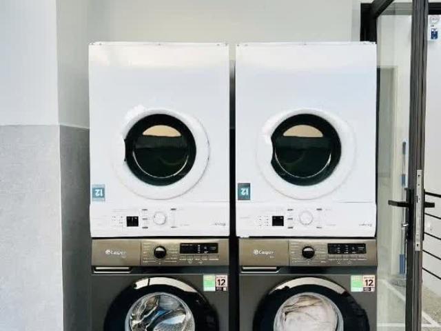 Bán Tòa CHDV Lạc Long Quân 250m2 x 9T MT 8m Tầng hầm thang máy Dòng tiền 3 tỷ 1 năm