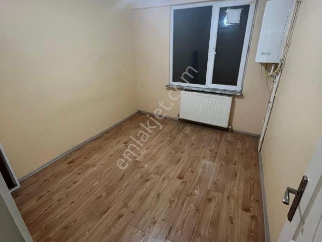 Bandırma Pazartesi Pazarında Bentbaşı Caminin Orada