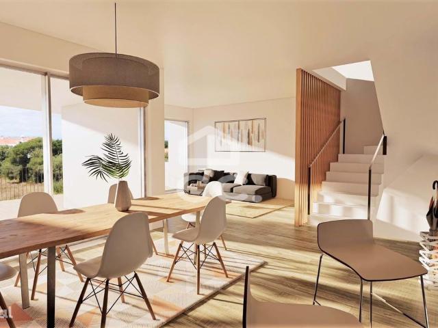 Banda T3 4 assoalhadas Triplex com Terraos, na Cotovia Sesimbra