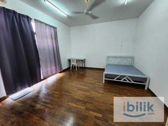 Bandar 16 seirra, Puchong, Master Room to RENT