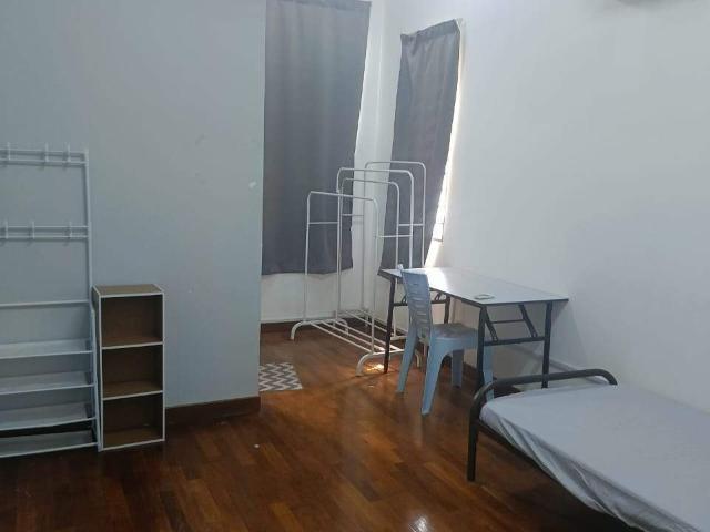 Bandar 16 Sierra PuchongMiddle Room With Attached Bathroom Near To Sierra Fresco & IOI Galleria @ 16 Sierra
