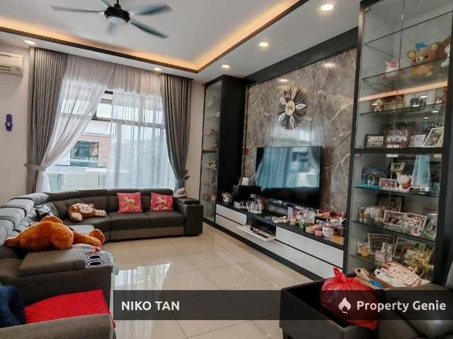 Bandar Cemerlang 3 Storey Cluster With Renovated & Extended Kitchen