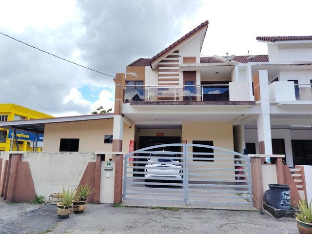 Bandar Cyber Double Storey Corner House For Sale at Taman Lapangan Sib