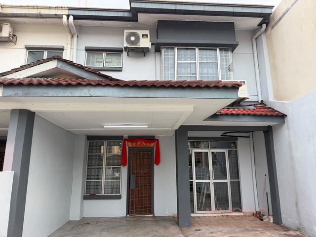 Bandar Botanic Klang 2 Storey 4 Room 3 Bath Partial Furnish Ready Unit