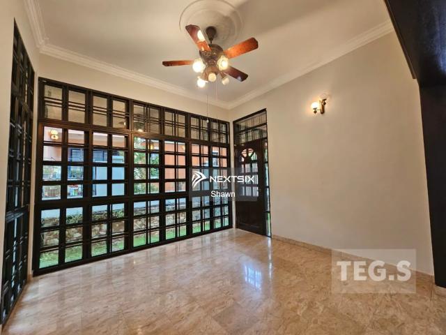 Bandar Botanic Klang Jalan Cassia Double Storey House 20x65 4 rooms 3 bathrooms Freehold, non bumi lot Kitchen cabinet Gated guarded Asking RM 600k
