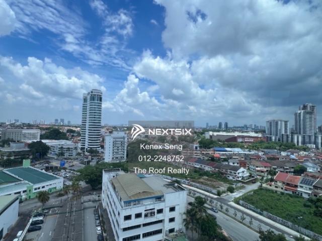 Bandar Botanic, Klang Renovated 2 Storey Terrace Corner house 40'x50' build up 4,000 sqft 63'x75' land area 4,725 sqft Side land 23' Facing South 4+2 Rooms 4 Baths Upstairs small living hall