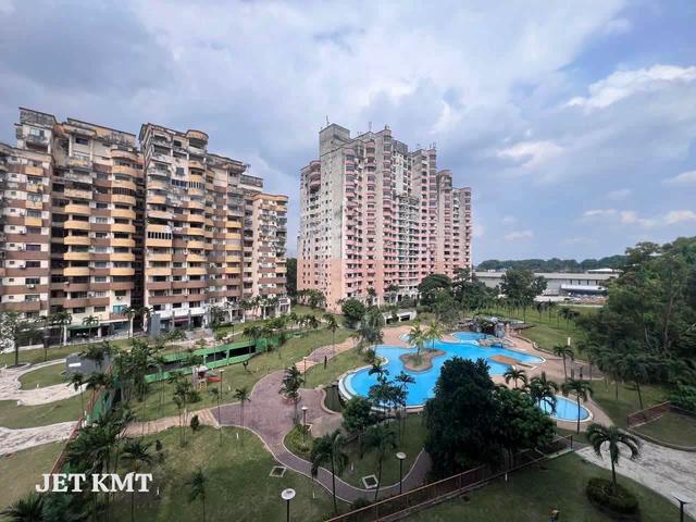 Bandar Baru KLANG BBK Condo For Rent 1300 Sf 3 Rooms Facing Pool