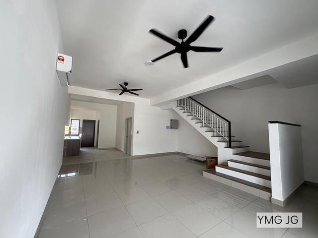 Bandar Bukit Raja Casira 3 Double Storey Terrace House for Rent sewa