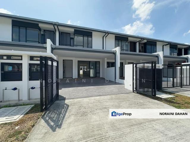 Bandar Bukit Raja: Nadira