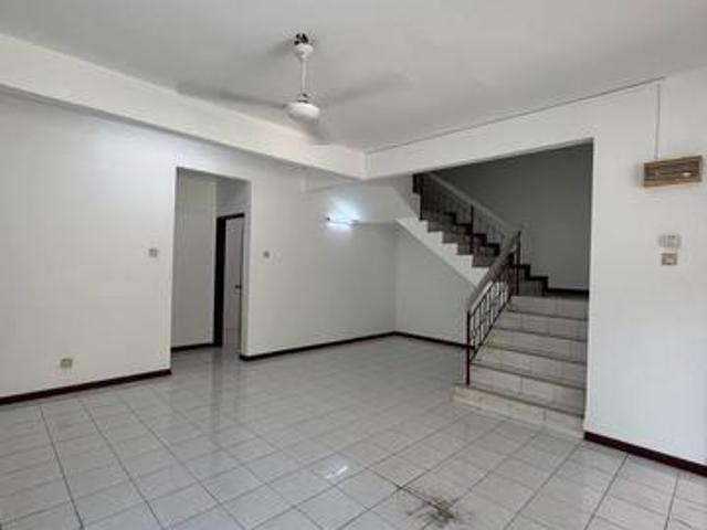 Bandar bukit tinggi Double storey endlot for rent facing no house