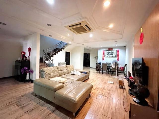 Bandar Bukit tinggi 2 Double Storey Renovated Unit 22x75 Klang