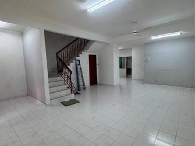 Bandar Bukit Tinggi 2 Klang 2 Storey House 22x75 4R4B Gated Guard Rent