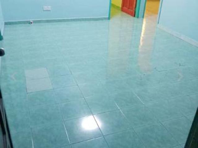 Bandar Bukit Tinggi 2 Klang Flat for sale 1st floor with kitchen top