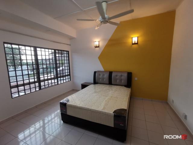 Bandar Bukit Tinggi 2 Master Room For Rent