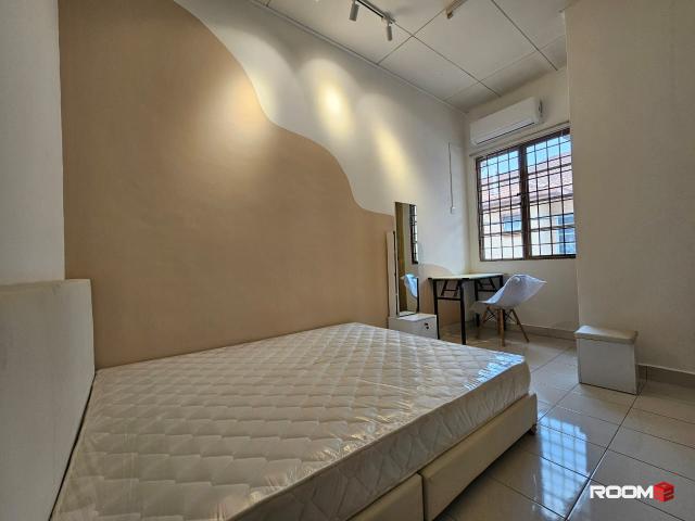Bandar Bukit Tinggi 2 Middle Room