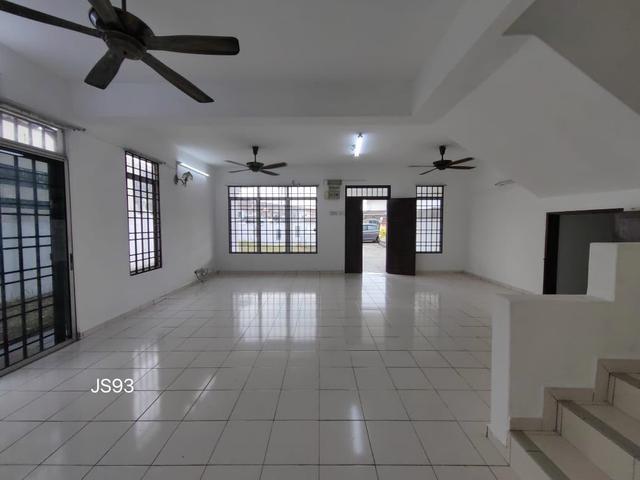 Bandar Bukit Tinggi 30x70 Endlot Newly Painted House For Rent