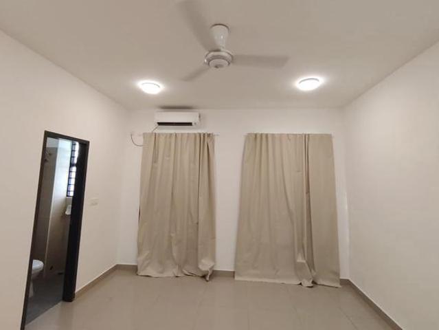 Bandar Dato OnnTownhouseFirst FloorLow Deposit