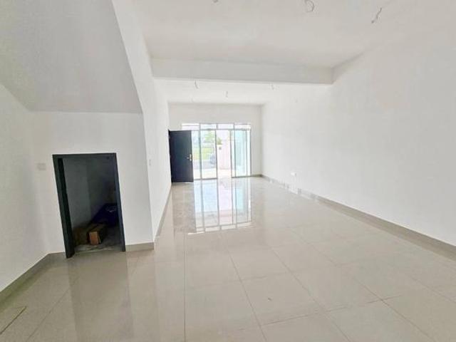 BANDAR DATO ONN 18X65FT 3BED 3BATH 2Storey Terrace House FOR SALE