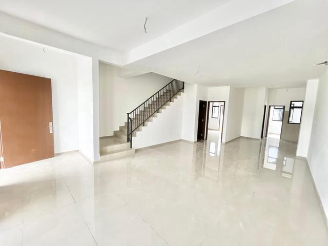 Bandar Dato Onn double storey 4 Bed partial furnish Gated Guarded