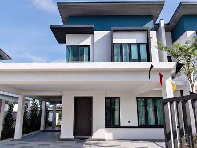 Bandar Enstek Lake View 35x80 2 Storey Freehold Below Market Price