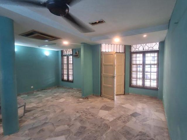 Bandar Kinrara 2 For Rent Newly Painted Partially Furnished