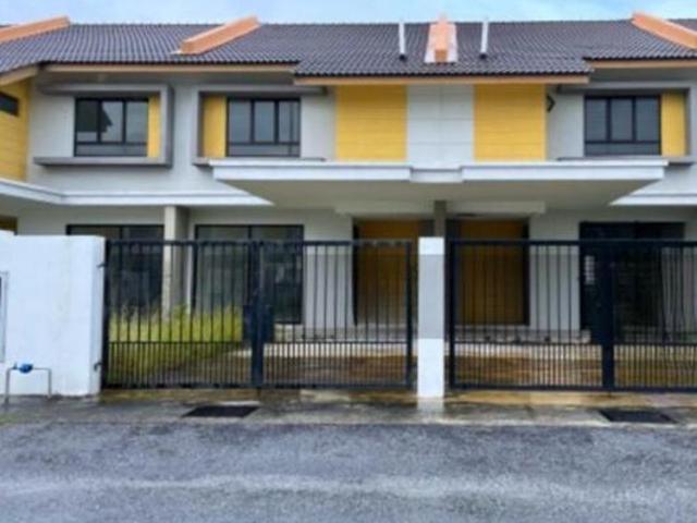 Bandar Mahkota Banting Facing Lake 2 Storey House Freehold below bank
