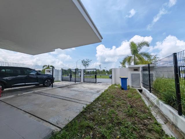 Bandar Mahkota Banting Facing Lake WCE Highway KLIA Freehold 2 Sty