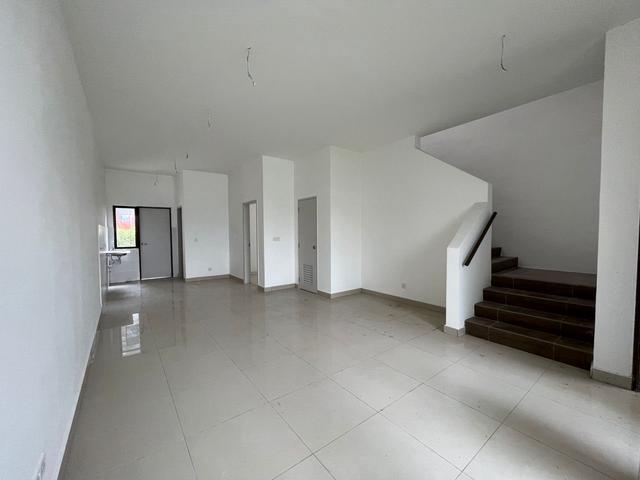 Bandar Mahkota Banting 2 Storey House End Lot Facing Lake View WCE