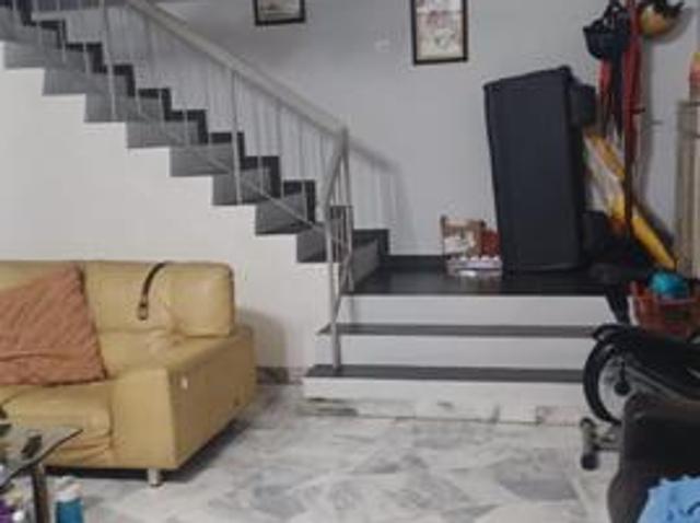 Bandar Mahkota Cheras Corner house guarded