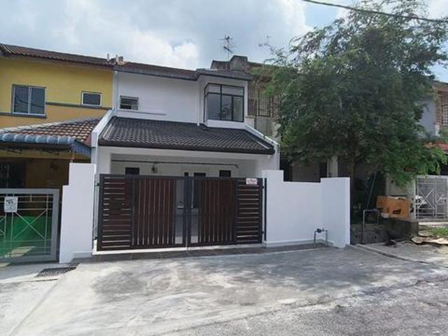 Bandar Mahkota CherasNEWLY RENO HOUSEWalking Distance To Shop