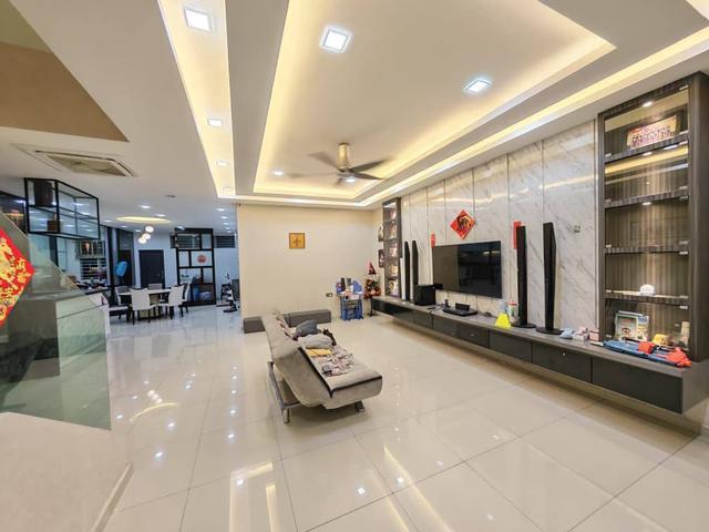 Bandar Seri Alam 2 Storey Teres Endlot With Land Renovated Unit