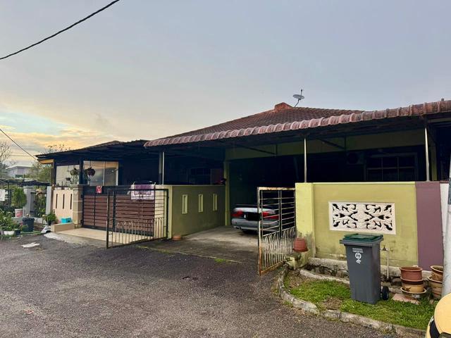 BANDAR SERI IMPIAN KLUANG 1 Storey Near Hospital Extended Kitchen