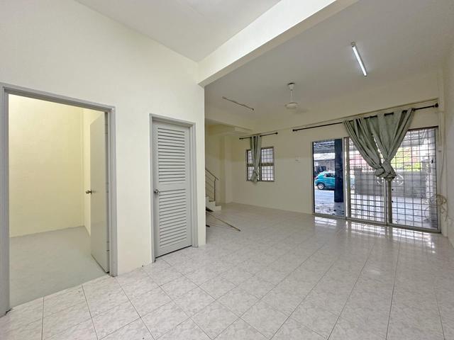 Bandar Springhill Double Story Terrace 5 bedrooms Facing N E