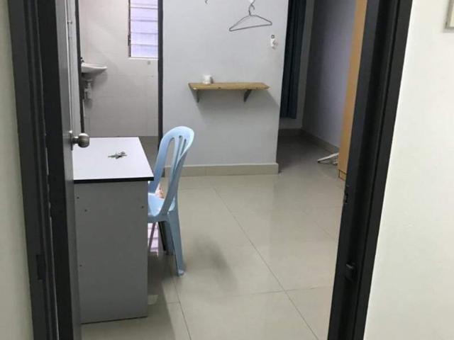 Bandar Sunway Medium room c/w air cond, water and wifi bill $550 @ jalan pjs7/7j for Malaysian Chinese female only