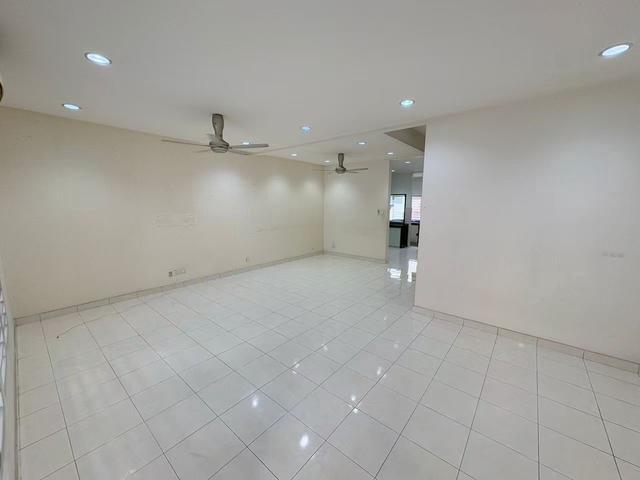 Bandar Puteri Double Storey House For Rent
