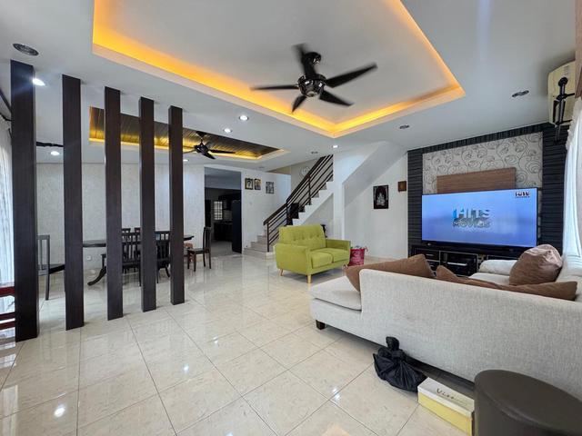 Bandar Puteri Jaya 2 Storey Semi D House Renovated For Sale