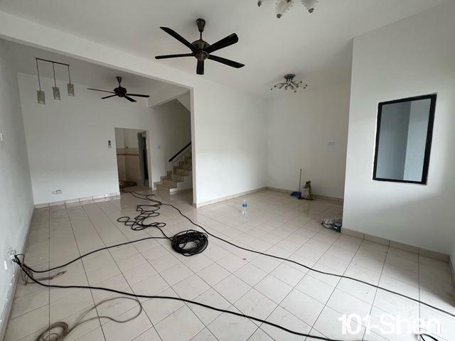 Bandar Puteri Kerongsang 2sty 2075sqft Basic unit for sale