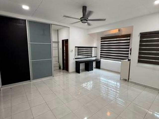 Bandar Puteri Klang Double Storey Hse 4R4B Partial Furnished For RENT