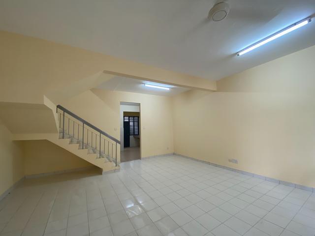 Bandar Puteri Klang Renovated Extended Car Porch Fully Tiled GG